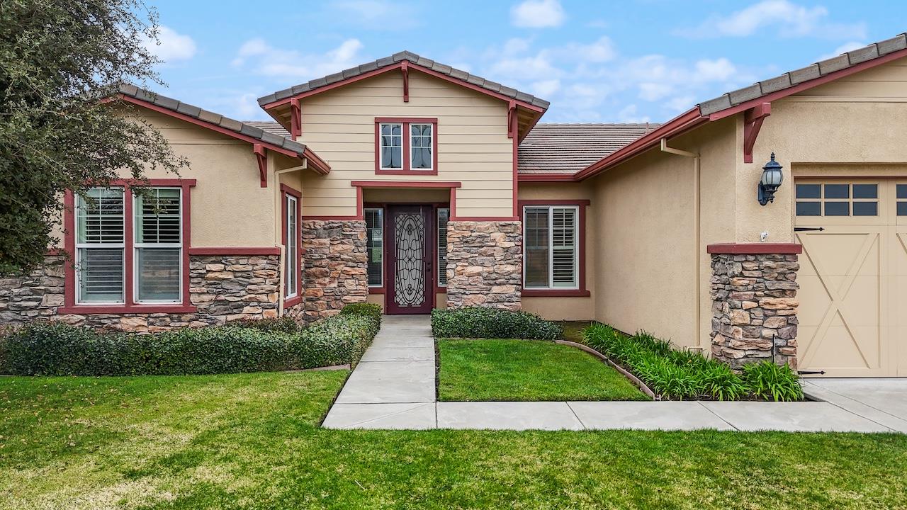 Large Pepper Tree 2498 Pepper Tree Lane — Jack Klemm | Klemm Real Estate